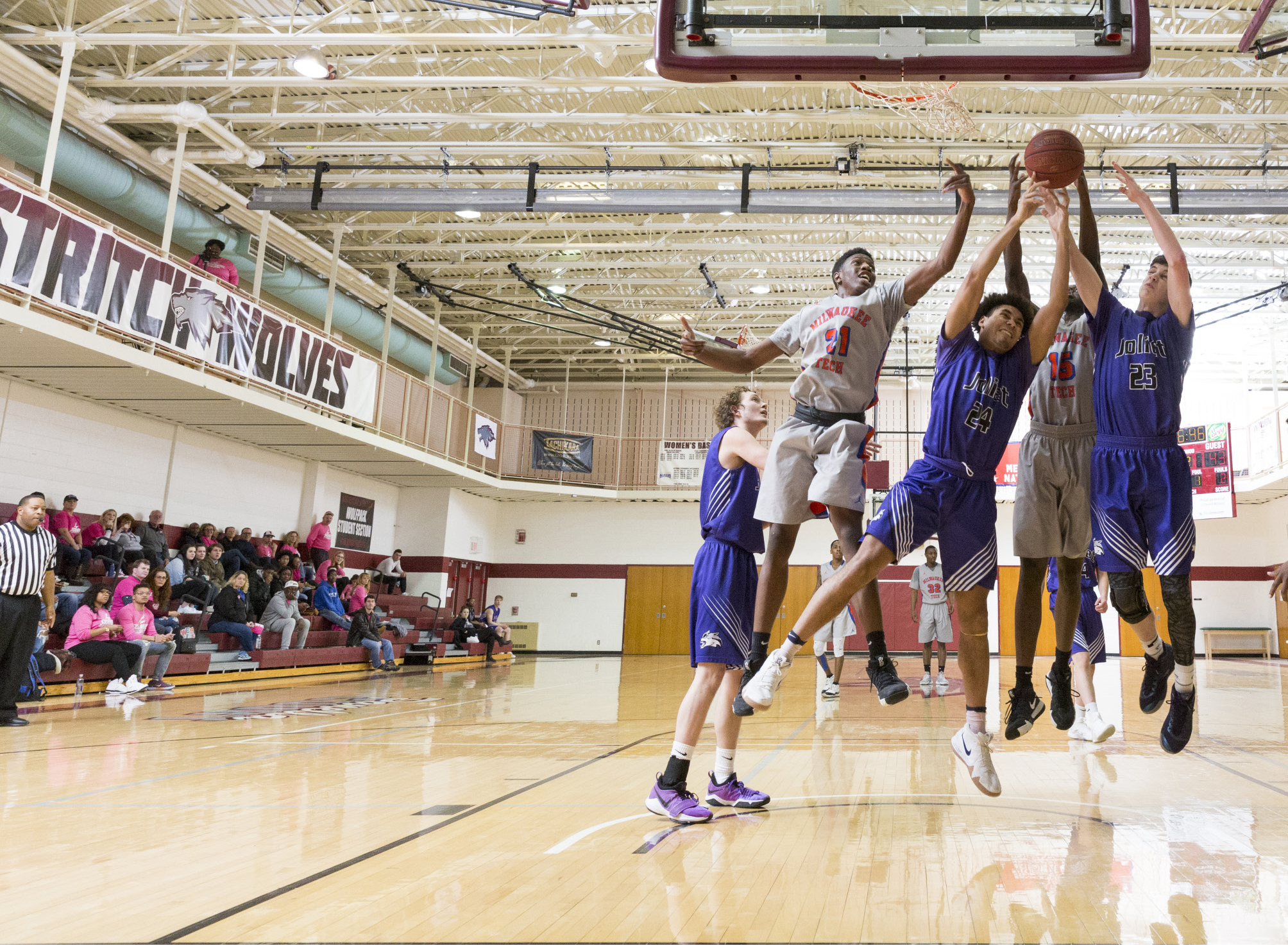 The men's basketball team qualified for the NJCAA Division II National Tournament in 2019.