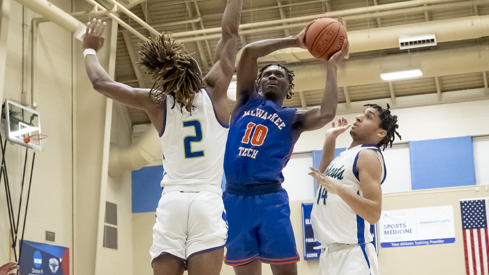 Shelton Williams-Dryden drives for the basket in a game against the Bryant & Stratton College Bobcats