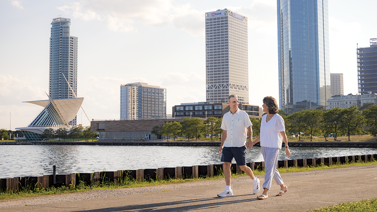 Above: Dr. Cruz and his wife, Diana Sarmiento-Cruz, take a stroll along Lake Michigan.